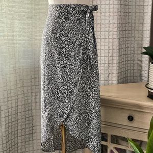 American Eagle Leopard Wrap Skirt Size Small